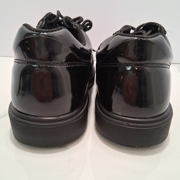 TUGS! Oxford Slip Resistant Patent Leather Women NWOT Black Size-8.5M - Picture 3 of 8